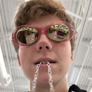 Meet your Posher, Cameron